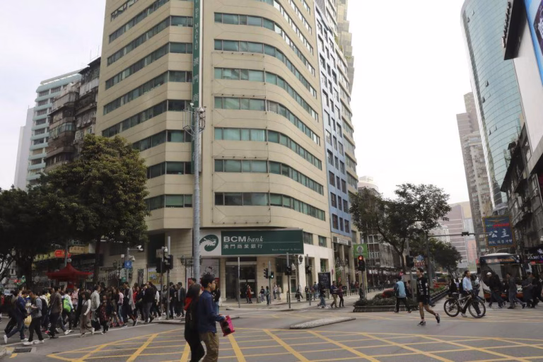 Lucros dos bancos de Macau quase duplicam em 2025