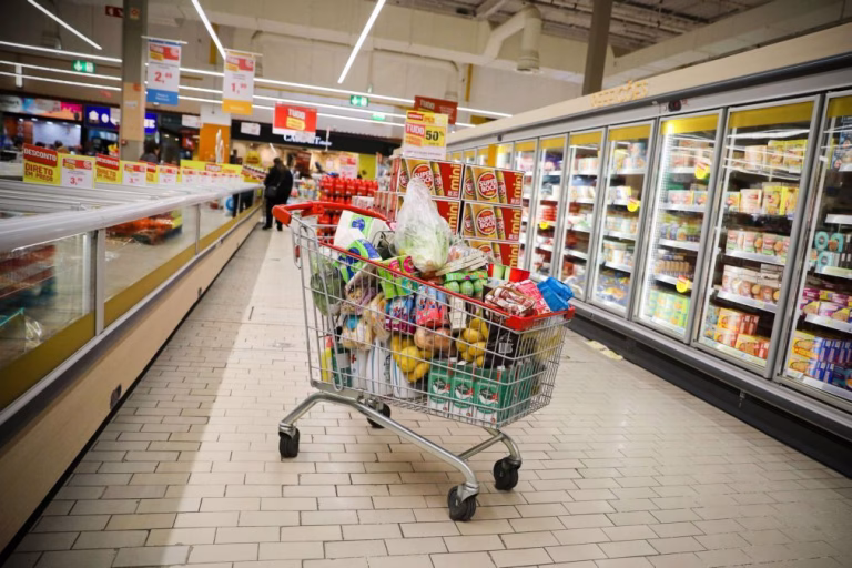Cabaz alimentar volta a subir e custa 259,31 euros -- Deco Proteste