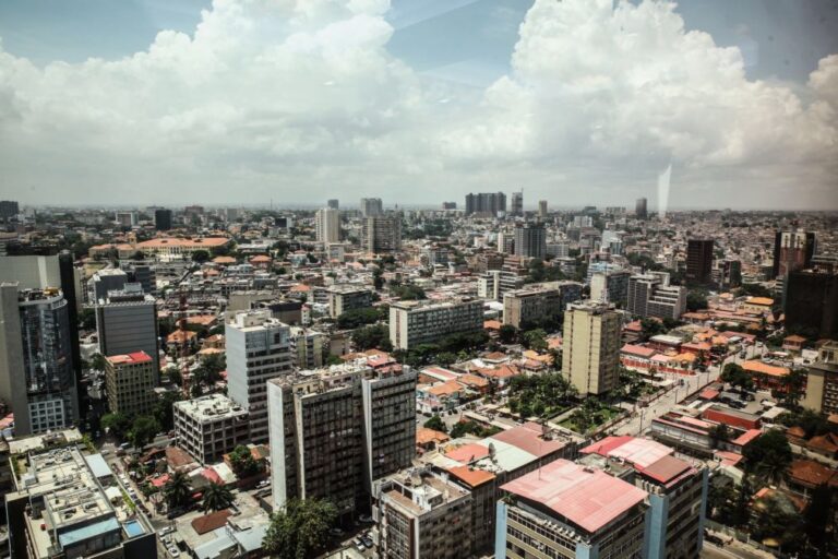 Angola deverá crescer pelo menos 4% este ano - Oxford Economics