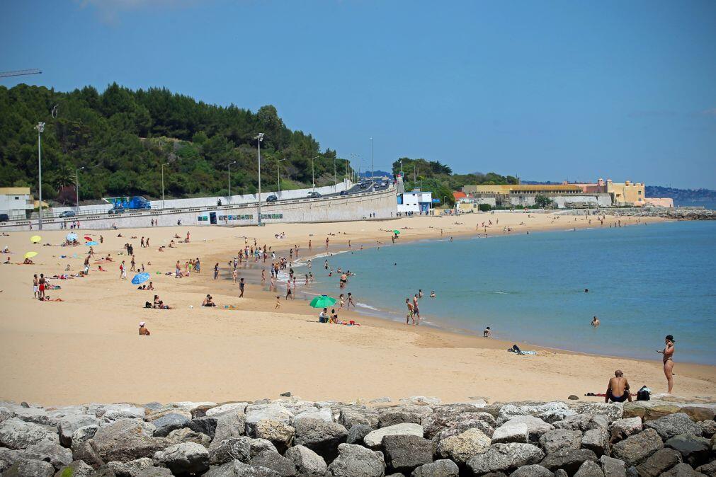Interditada praia de Santo Amaro de Oeiras devido a foco de poluição