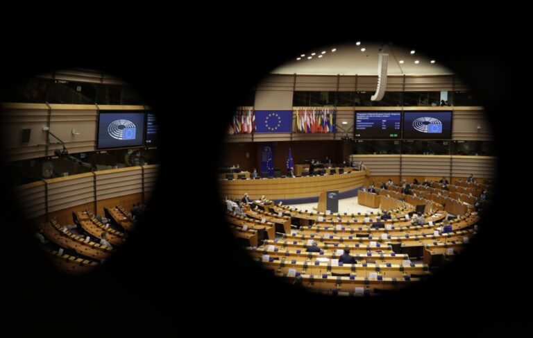 PE dá primeira 'luz verde' a futuro euro digital na União Europeia e fala em dia histórico