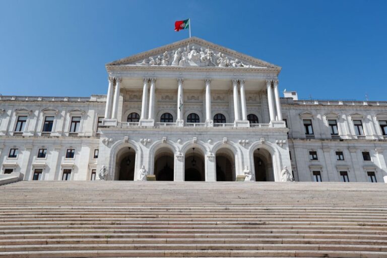 Parlamento debate hoje criação de prestação social única que agrega 13 apoios