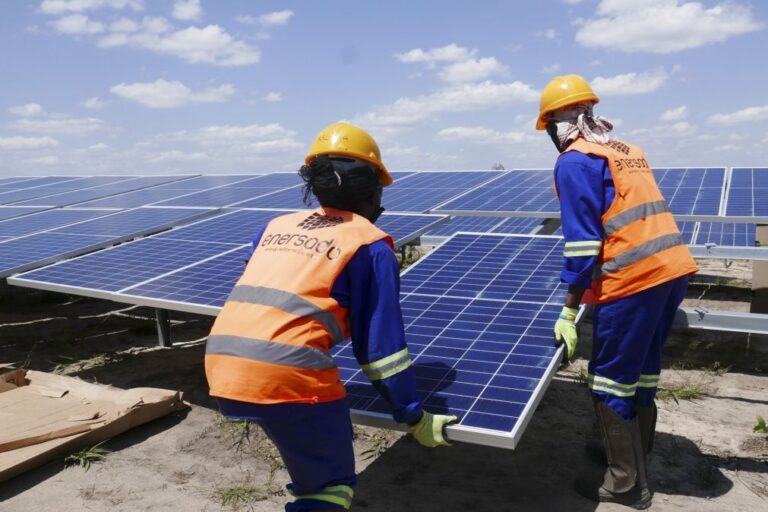 Moçambique procura investidores para central solar de 30 MW em Sofala
