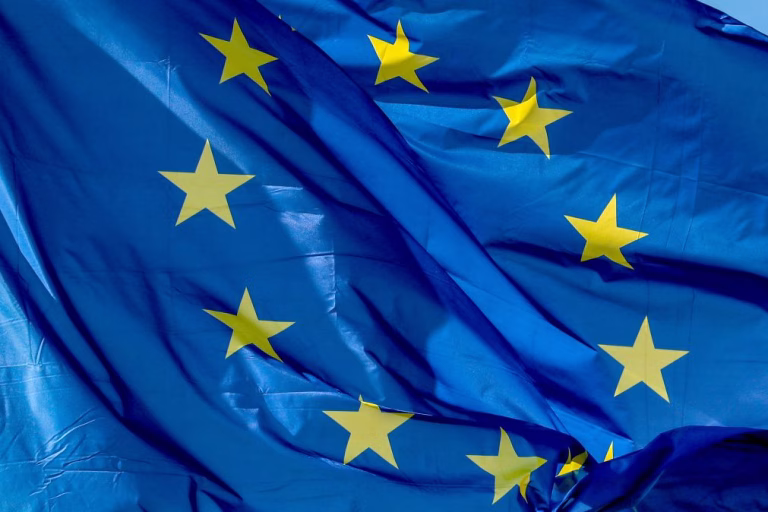 Número de pessoas expulsas da UE recua 12,8% no primeiro trimestre e saídas sobem 8,1%