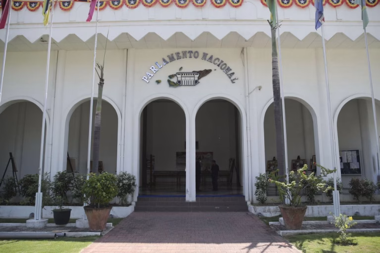 Governo de Timor-Leste entrega Orçamento do Estado retificativo no parlamento