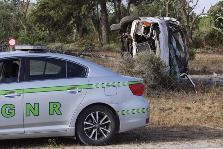 Acidentes rodoviários na época festiva de Natal e Ano Novo causaram 38 mortes