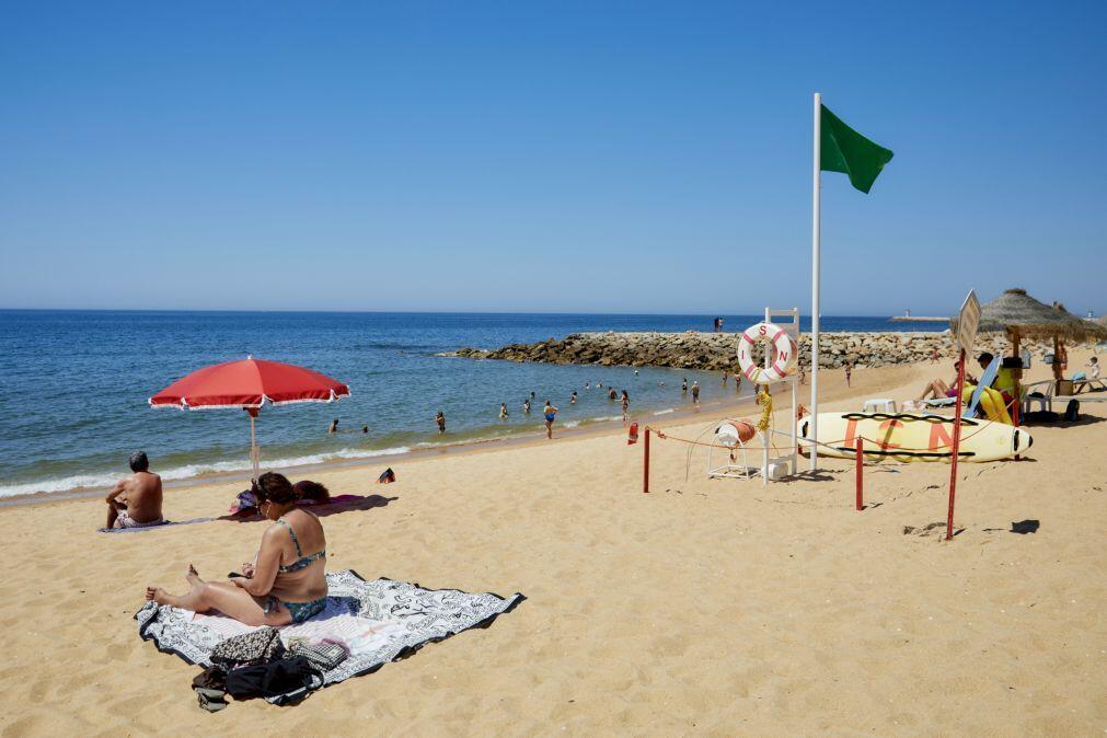 APA esclarace que banhistas podem colocar chapéus-de-sol em frente às concessões de praia