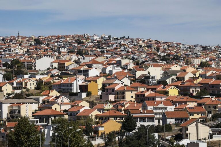 Fundo de resgate da zona euro admite riscos para a economia portuguesa em 2026
