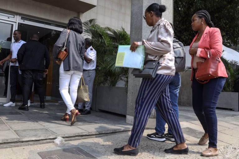 Parlamento moçambicano promete políticas para integrar estudantes formados no exterior