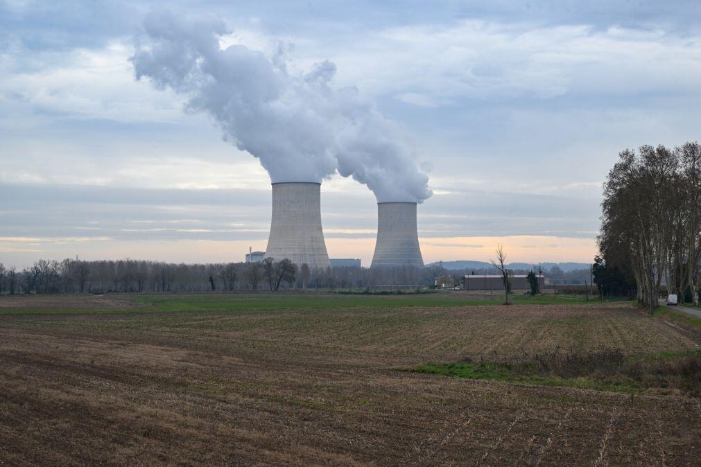 Calor obriga a parar central nuclear em França