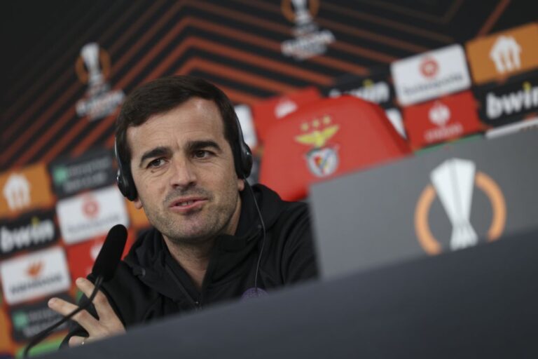 Espanhol Carles Martínez Novell é o novo treinador do Bayer Leverkusen