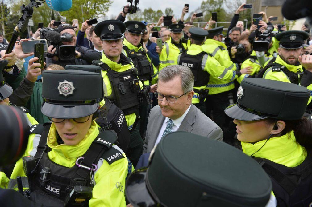 Ex-líder unionista da Irlanda do Norte considerado culpado de violação de menores