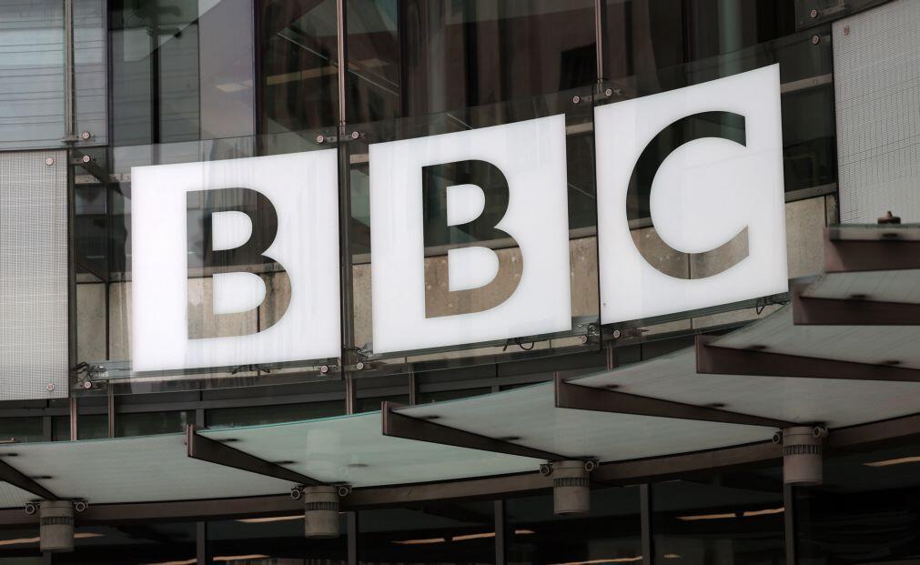 BBC vai eliminar 550 postos de trabalho até março de 2027