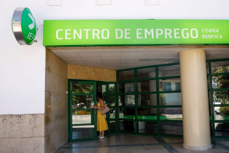 Mais de 60% dos desempregados no fim de 2025 continuam sem emprego no 1.º trimestre
