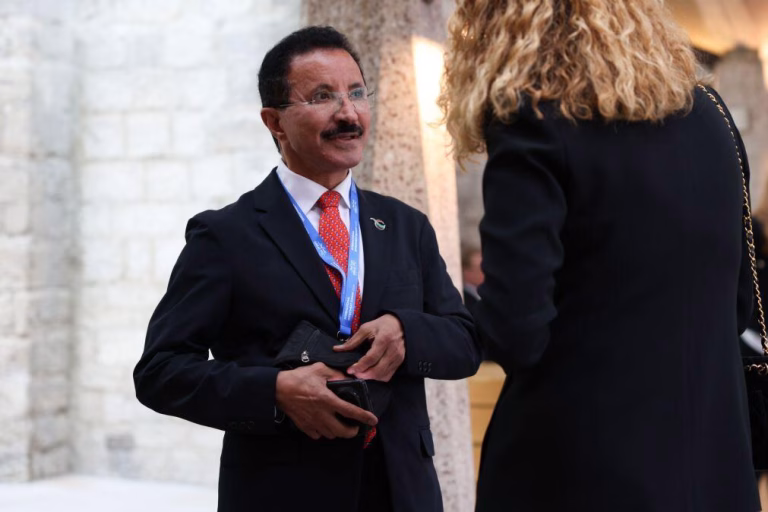 CEO da DP World demite-se devido a ligação com Jeffrey Epstein