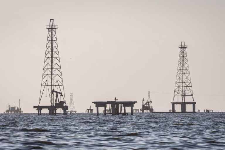 Produção de petróleo da OPEP cai 34% desde o início da guerra