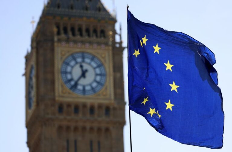 Brexit/10 anos: Reino Unido reaproxima-se da UE mas linhas vermelhas limitam margem