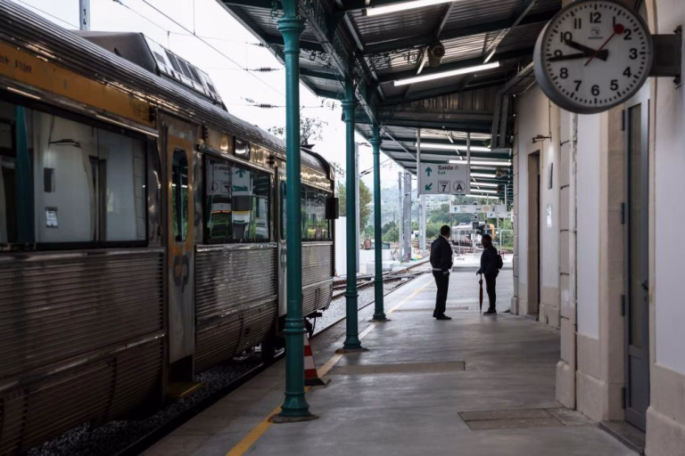 Circulação ferroviária suspensa na Linha do Norte para comboios de longo curso