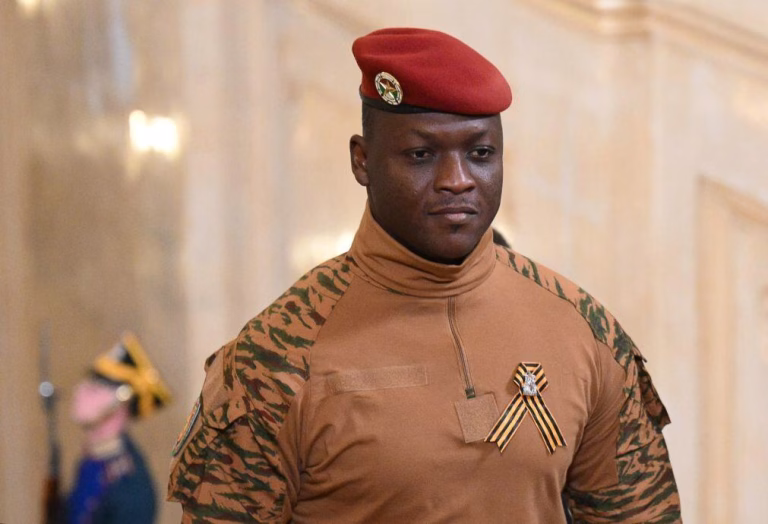 Líder da junta militar diz que povo do Burkina Faso deve 
