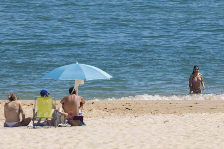 Imposição de não colocar chapéus-de-sol frente a concessões é um 