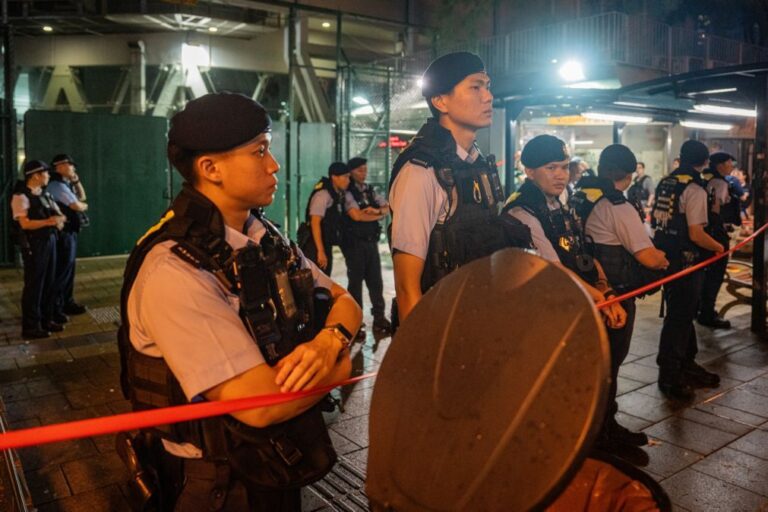 Polícia de Hong Kong parou artista que tentava assinalar repressão de Tiananmen