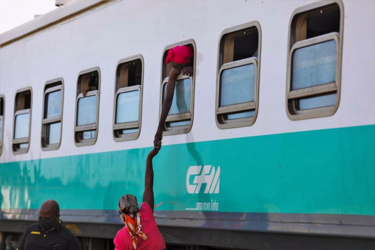 Ferroviária moçambicana transportou 1.700 passageiros face ao corte da principal via
