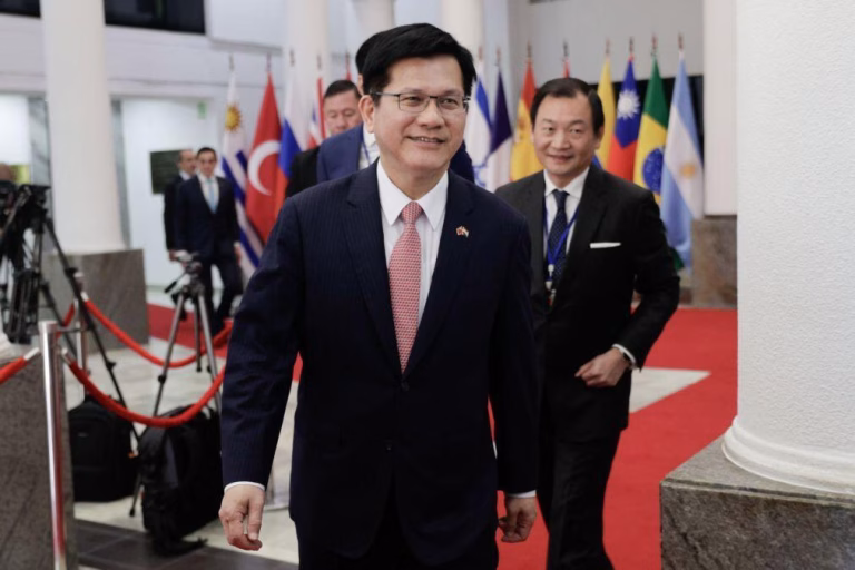 MNE de Taiwan visita Essuatíni após cancelamento da viagem do Presidente
