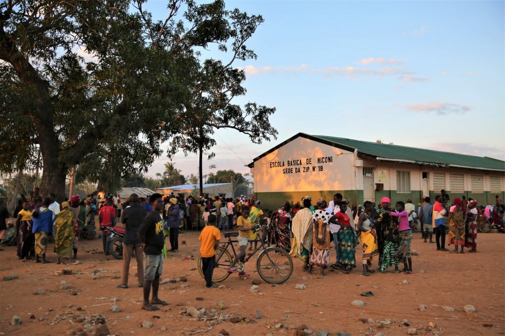 Mais de 220 escolas atacadas e outras utilizadas por militares em Moçambique – relatório