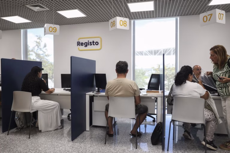 Greve dos registos e notariado com adesão de 52% - Ministério