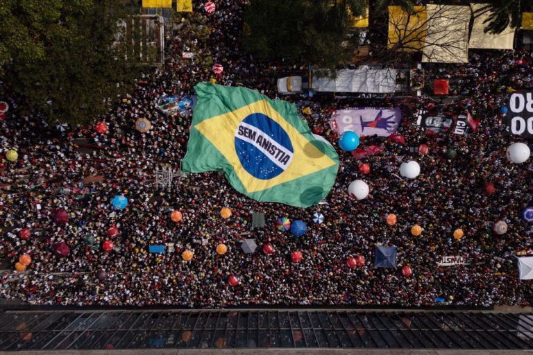 Tribunal eleitoral do Brasil limita uso de propaganda feita com IA nas eleições