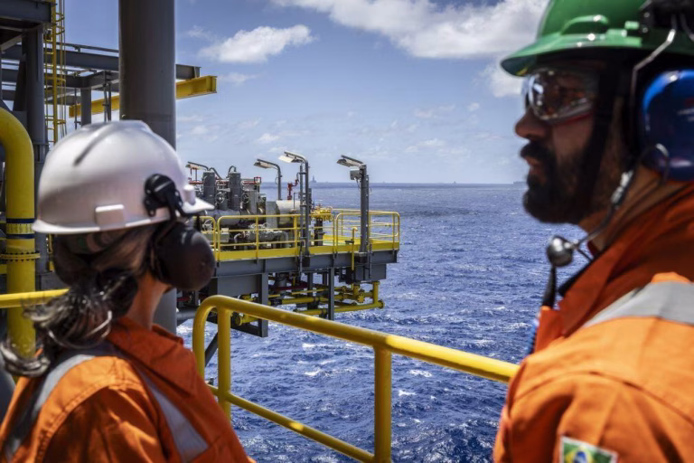 Brasil bate recorde de extração de petróleo e gás natural em março