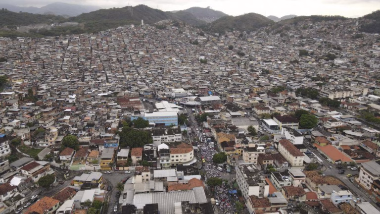 Mais de 40% dos brasileiros afirmam conviver com crime organizado na sua freguesia - estudo