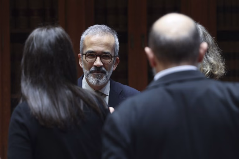 Portugal quer solução democrática e admite González como Presidente da Venezuela