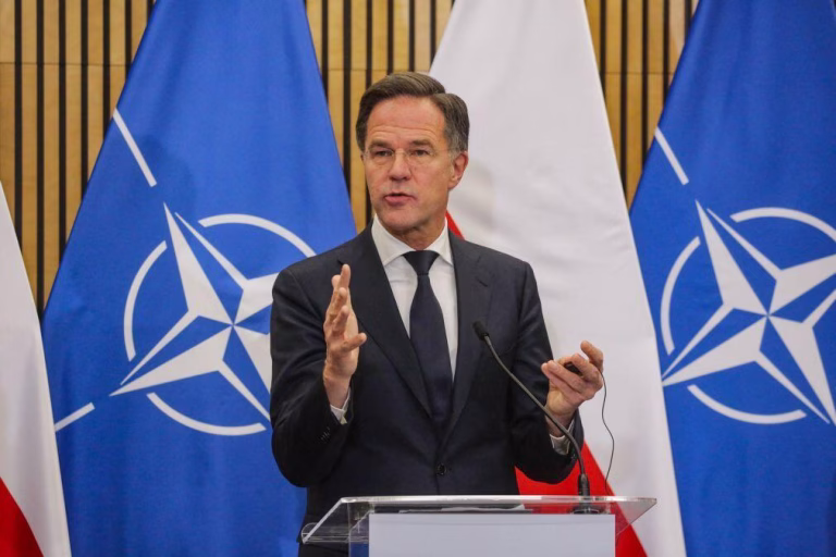 Secretário-geral da NATO garante a Zelensky 