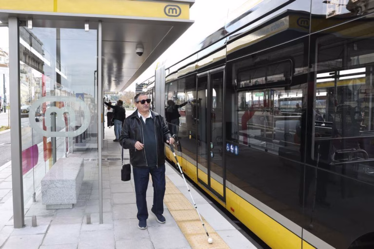 Fase experimental do metrobus do Porto dura um mês com frequências de 10 minutos