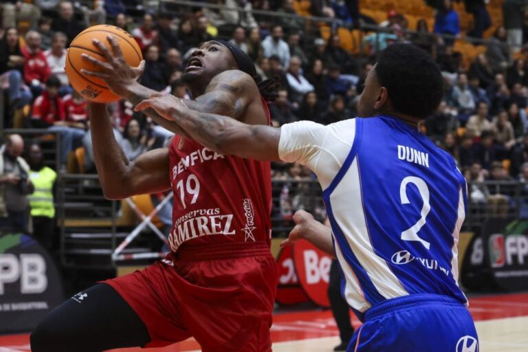 Benfica vence FC Porto no primeiro jogo da final do campeonato de basquetebol
