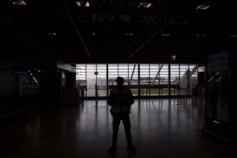 PSP faz 14 detenções em quatro dias no Aeroporto de Lisboa por diversos crimes