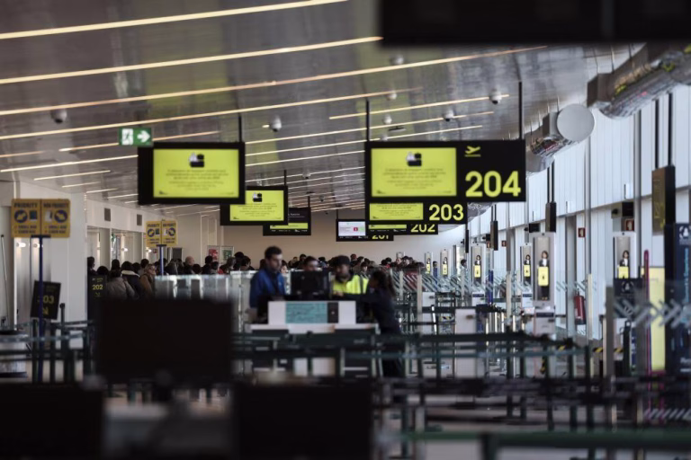 Mais de 11 milhões de passageiros controlados pela PSP no aeroporto de Lisboa em 2025