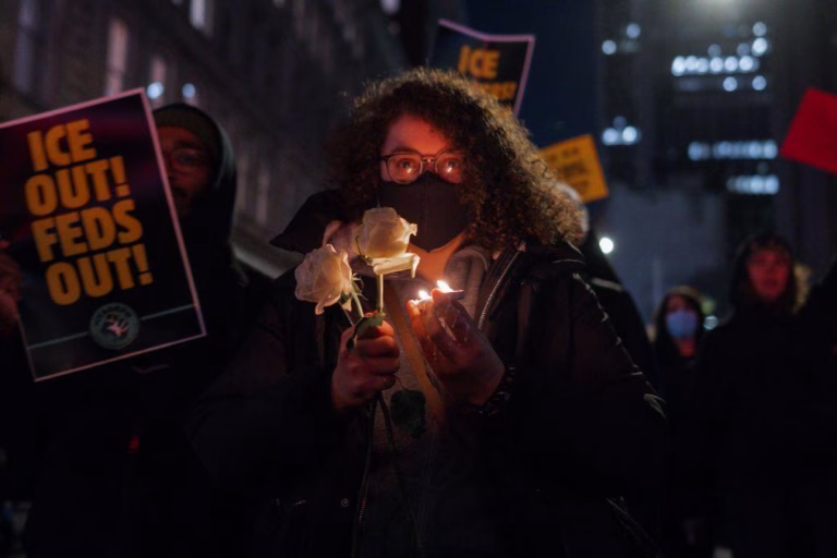 Centenas de pessoas manifestam-se em Minneapolis após morte de mulher por agentes federais