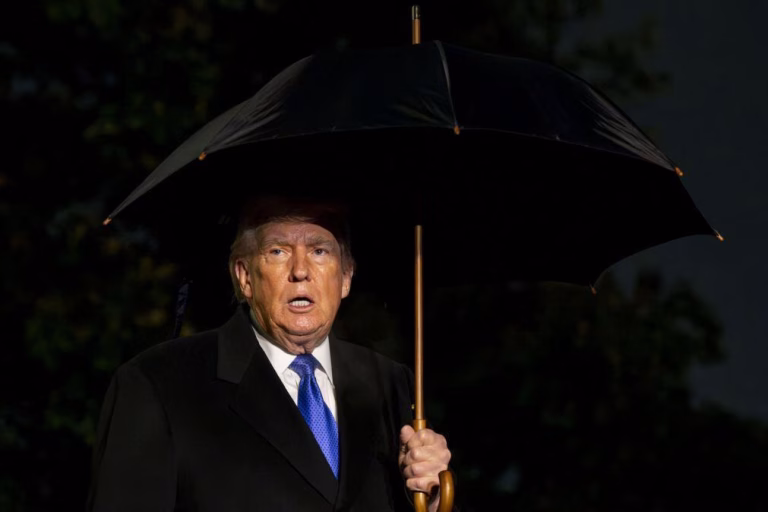Trump assina ordem para proteger receitas petrolíferas de Caracas nos EUA