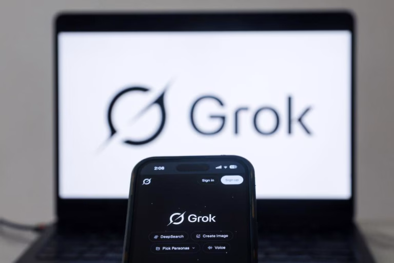 Bruxelas anuncia investigação ao Grok por imagens sexualmente explícitas manipuladas