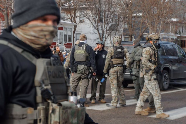 Juíza mantém operação de imigração em Minnesota apesar de protestos e processo