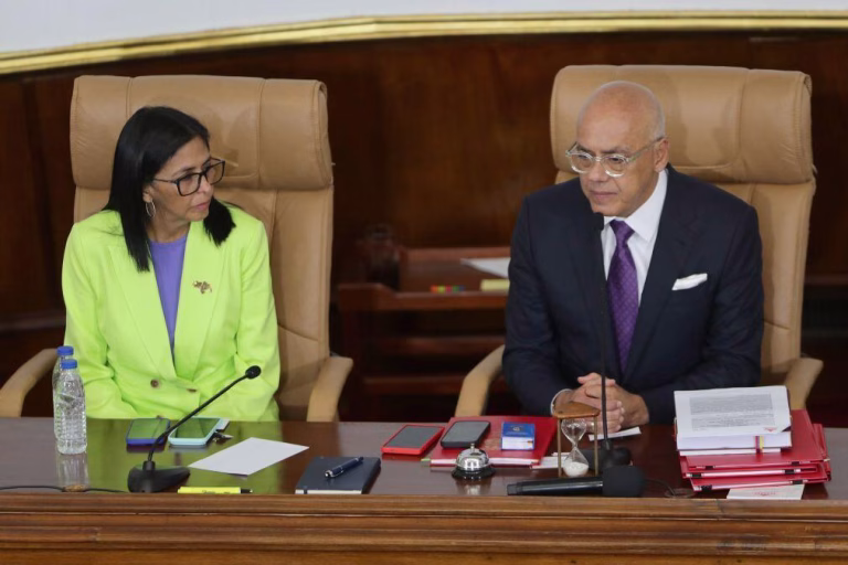 Venezuela: Presidente interina convoca 