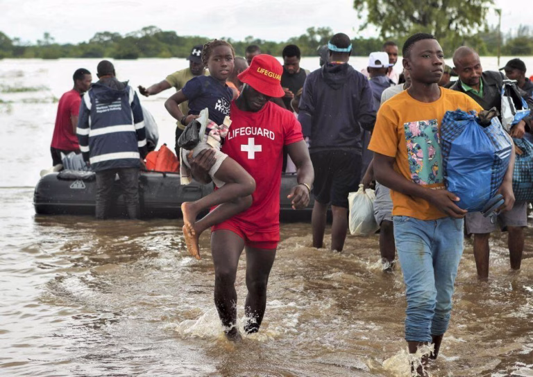 Cheias em Moçambique deixam 40% de Gaza submersa e já destruíram 152 km de estradas
