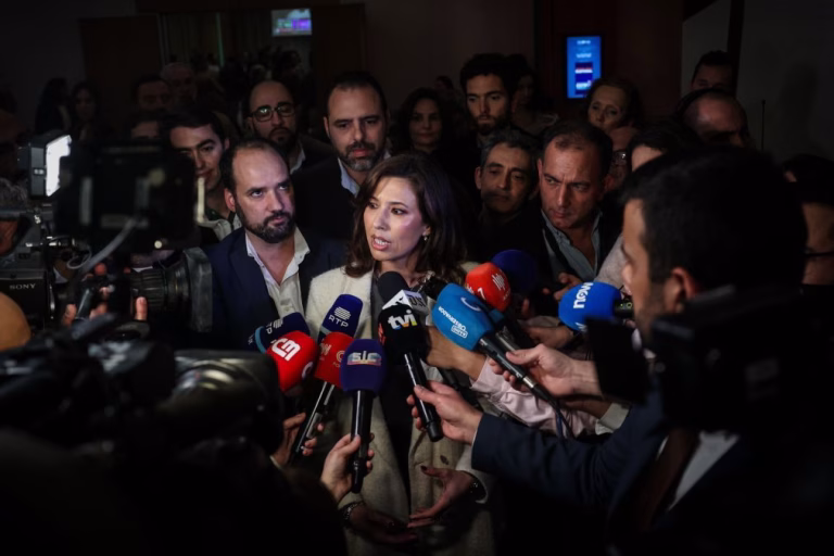 IL diz que saída da MAI peca por tardia e pede que Governo enfrente crise com competência