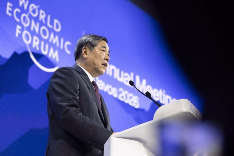 China envia vice-primeiro-ministro a França para negociar com EUA sobre comércio