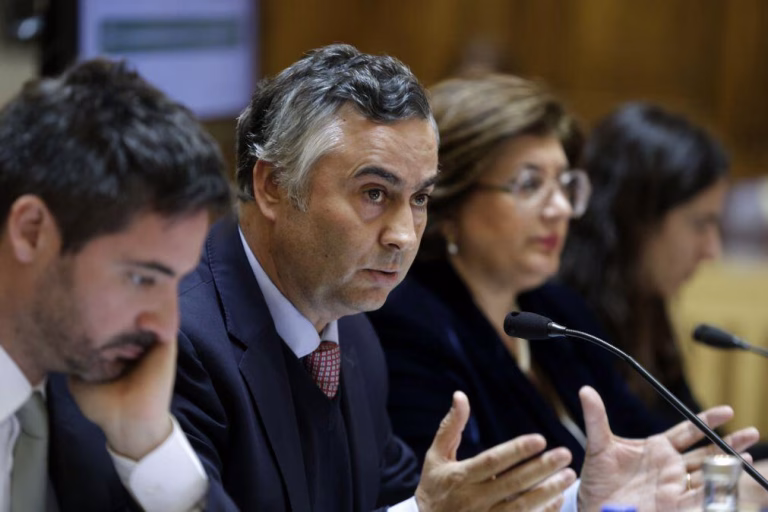 Governo vai rever currículos e organização dos 1.º e 2.º ciclos até 2027 -- ministro
