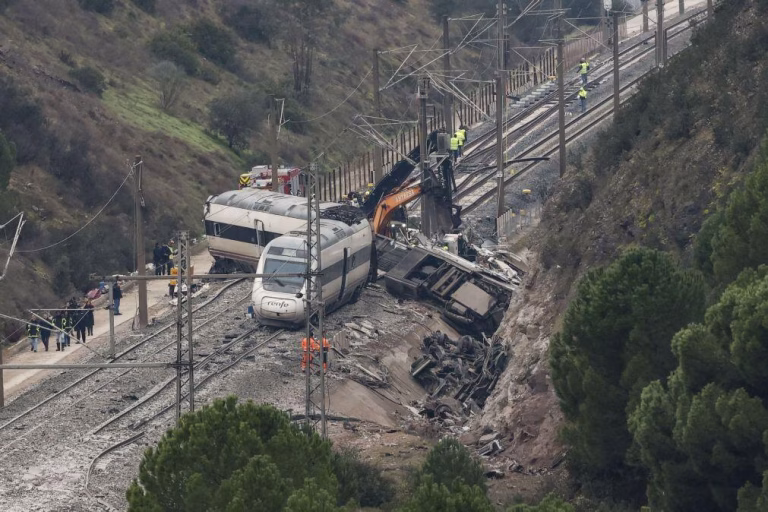Sobe para 43 número de mortos em desastre ferroviário de Adamuz