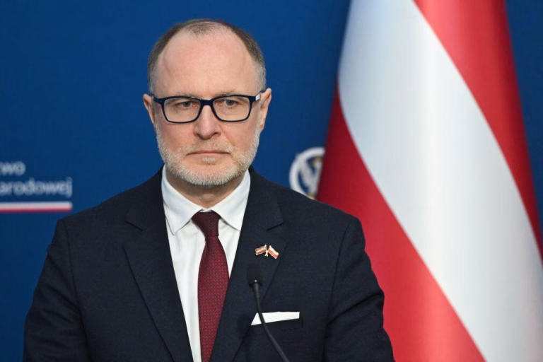 Ministro da Defesa da Letónia demite-se após incursões de drones