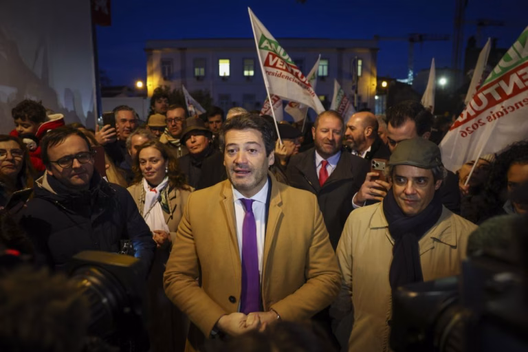 Ventura nega autoritarismo e diz que a sua luta é contra 
